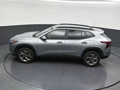 Used 2025 Chevrolet Trax LT w/ Driver Confidence Package FWD image 16