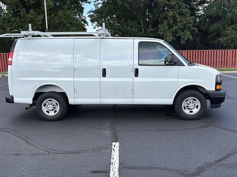 Used 2025 Chevrolet Express 2500 w/ Driver Convenience Package RWD image 8