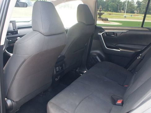Used 2022 Toyota RAV4 LE AWD/4WD image 13