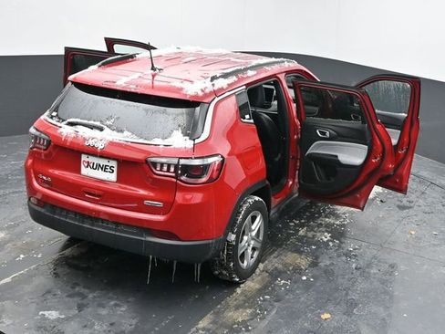 Used 2024 Jeep Compass Latitude image 62