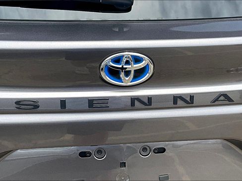 Used 2023 Toyota Sienna XLE image 32