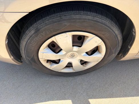 Used 2009 Toyota Camry LE FWD image 2