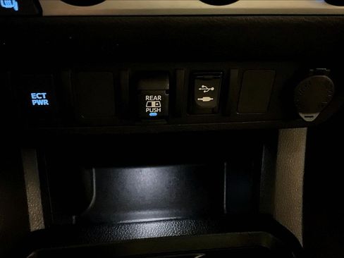 Used 2019 Toyota Tacoma SR5 image 17