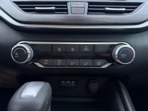 Used 2025 Nissan Altima 2.5 SV FWD image 20
