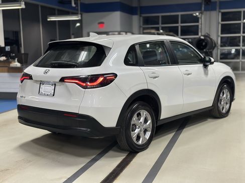 Used 2023 Honda HR-V LX image 4