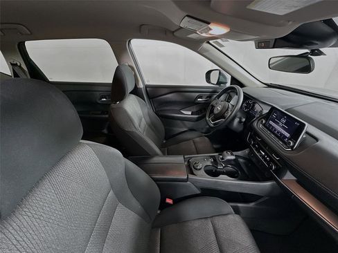 Used 2024 Nissan Rogue SV image 26