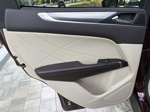 Used 2019 Lincoln MKC Premiere image 16