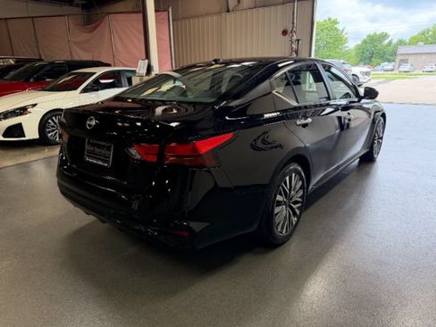 Used 2025 Nissan Altima 2.5 SV FWD image 4
