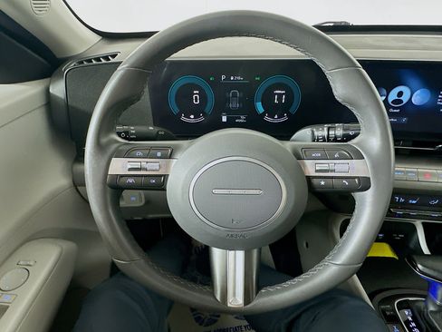 Used 2025 Hyundai Kona SEL image 11