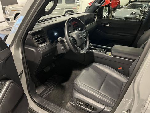 Used 2024 Lexus GX 550 w/ Cold Area Package AWD/4WD image 12