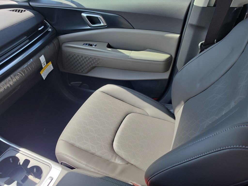 New 2027 Kia Carnival LXS FWD image 15