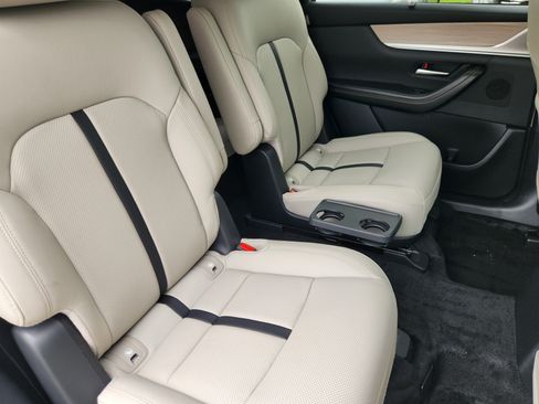 Certified 2024 MAZDA CX-90 Plug-In Hybrid w/ Preferred AWD/4WD image 17