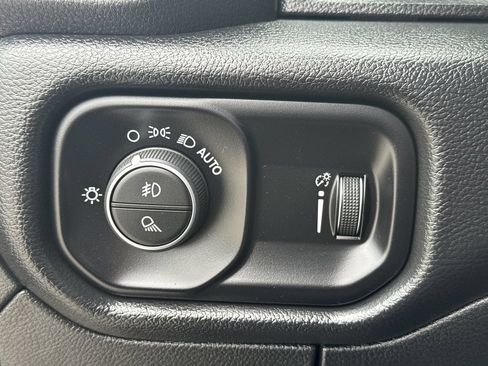 Used 2022 RAM 1500 Big Horn AWD/4WD image 33