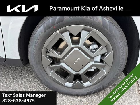New 2026 Kia Carnival EX FWD image 30