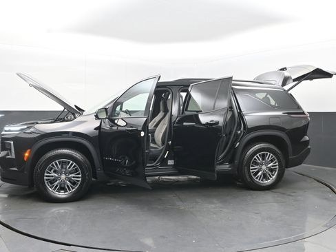 Certified 2025 Chevrolet Traverse LT image 43