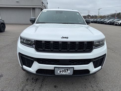 New 2026 Jeep Grand Cherokee Altitude AWD/4WD image 8