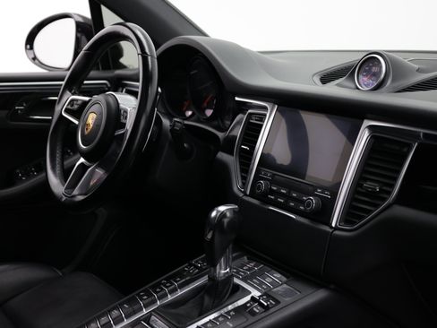 Used 2018 Porsche Macan AWD/4WD image 38