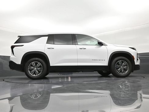 Used 2024 Chevrolet Traverse LS FWD image 25