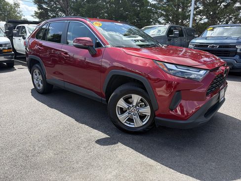 Used 2025 Toyota RAV4 XLE AWD/4WD image 2