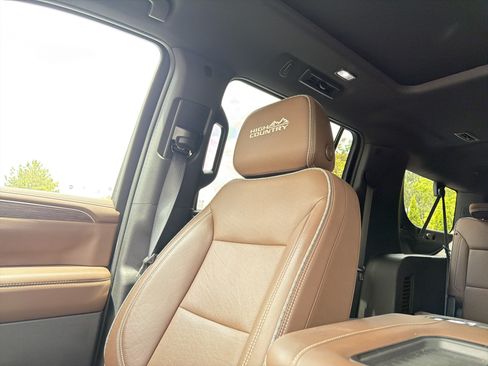Used 2022 Chevrolet Suburban High Country AWD/4WD image 20