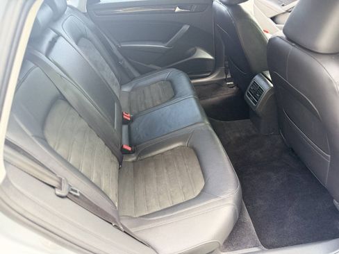Used 2015 Volkswagen Passat TDI SEL Premium FWD image 11
