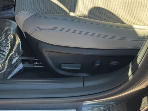 Used 2025 Genesis G70 2.5T image 23