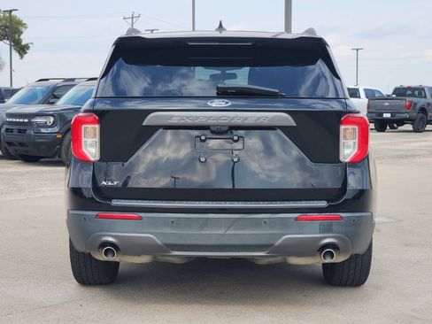 Used 2021 Ford Explorer XLT w/ Equipment Group 202A RWD image 8