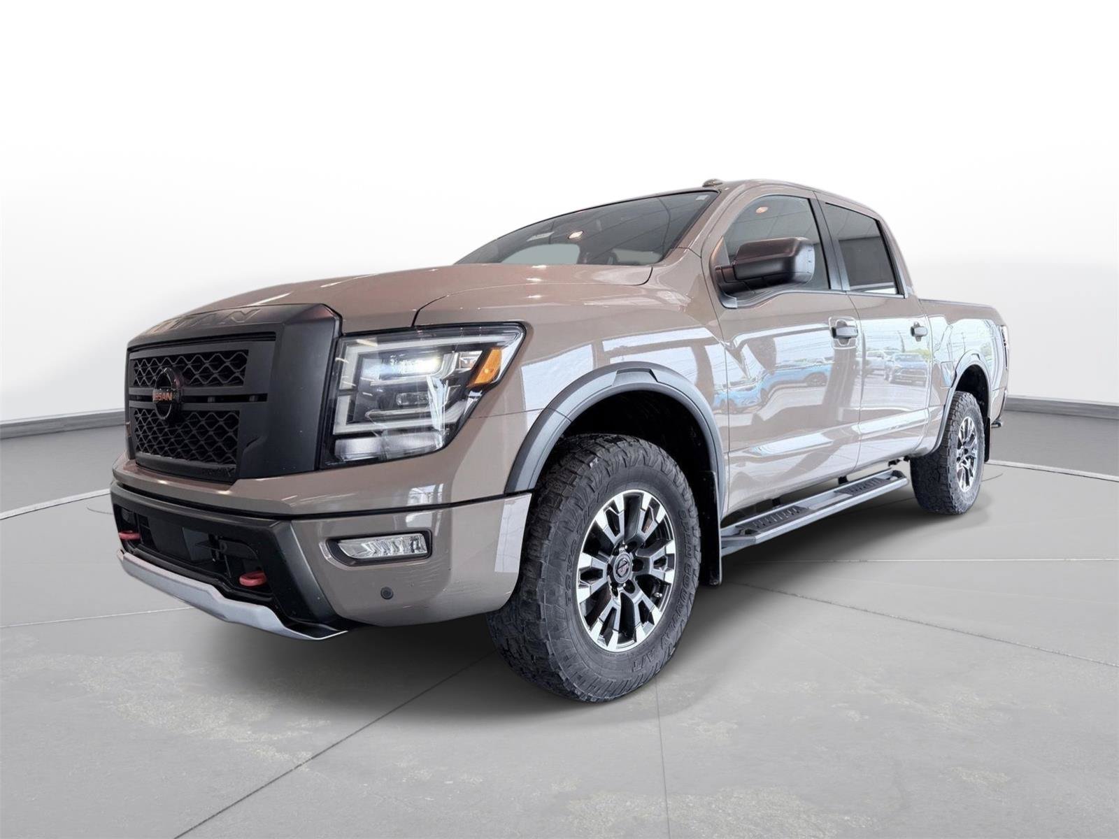 Used 2021 Nissan Titan PRO-4X w/ Pro-4x Utility Package AWD/4WD image 3