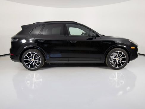 Certified 2023 Porsche Cayenne Turbo image 9