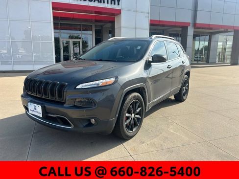 Used 2016 Jeep Cherokee Limited w/ Luxury Group AWD/4WD image 2
