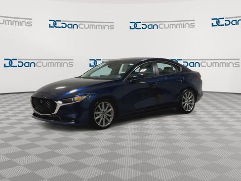 Used 2019 MAZDA MAZDA3 Sedan FWD image 4