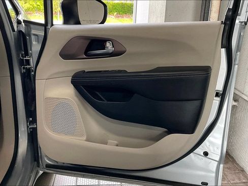 Used 2023 Chrysler Voyager LX FWD image 22