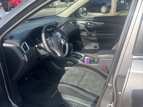 Used 2016 Nissan Rogue SV image 6