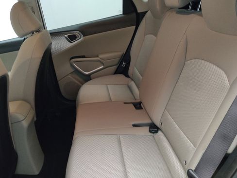 Used 2025 Kia Soul LX image 18