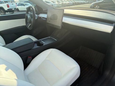 Used 2022 Tesla Model Y Long Range AWD/4WD image 9