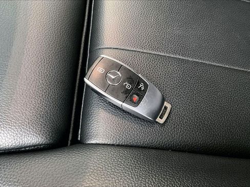 Used 2022 Mercedes-Benz GLB 250 image 12