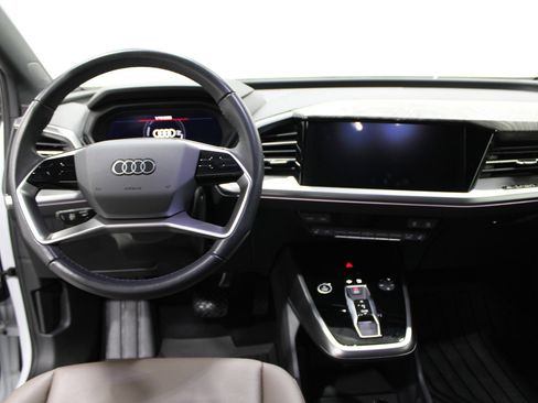 Used 2024 Audi Q4 e-tron Premium Plus image 2