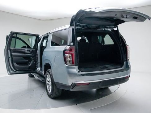 Used 2024 Chevrolet Suburban LT image 19