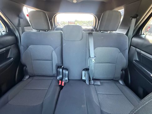Used 2018 Ford Explorer XLT w/ Equipment Group 201A AWD/4WD image 43
