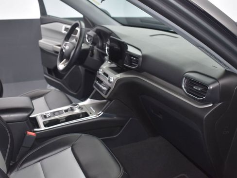 Used 2022 Ford Explorer XLT w/ Equipment Group 202A image 13