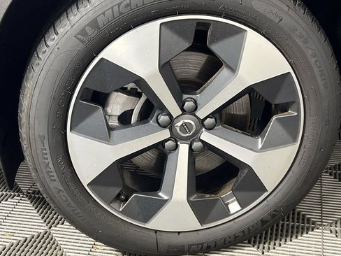 Certified 2025 Volvo XC40 B5 Plus image 20