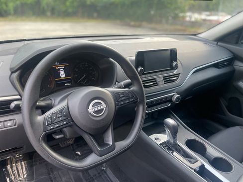 Used 2024 Nissan Altima 2.5 S image 11