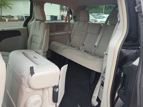 Used 2015 Chrysler Town & Country Touring w/ Driver Convenience Group FWD image 32