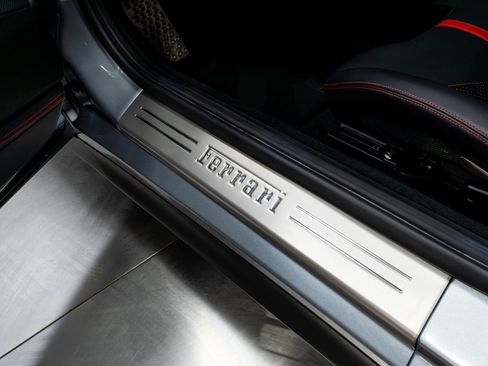 Used 2018 Ferrari 812 Superfast RWD image 60