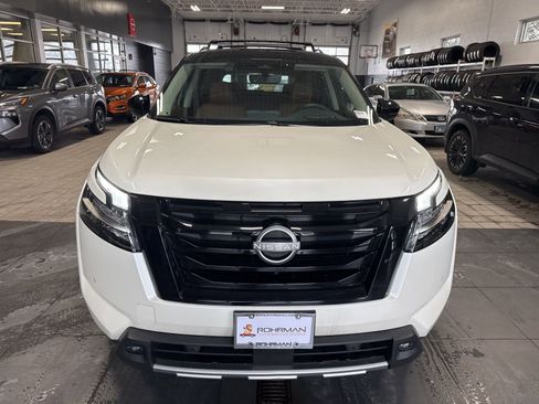 Certified 2024 Nissan Pathfinder Platinum w/ Lighting Package (N93) image 16