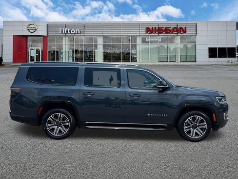 Used 2024 Jeep Wagoneer L Series II RWD image 8