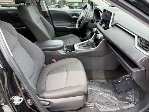 Used 2024 Toyota RAV4 XLE FWD image 26