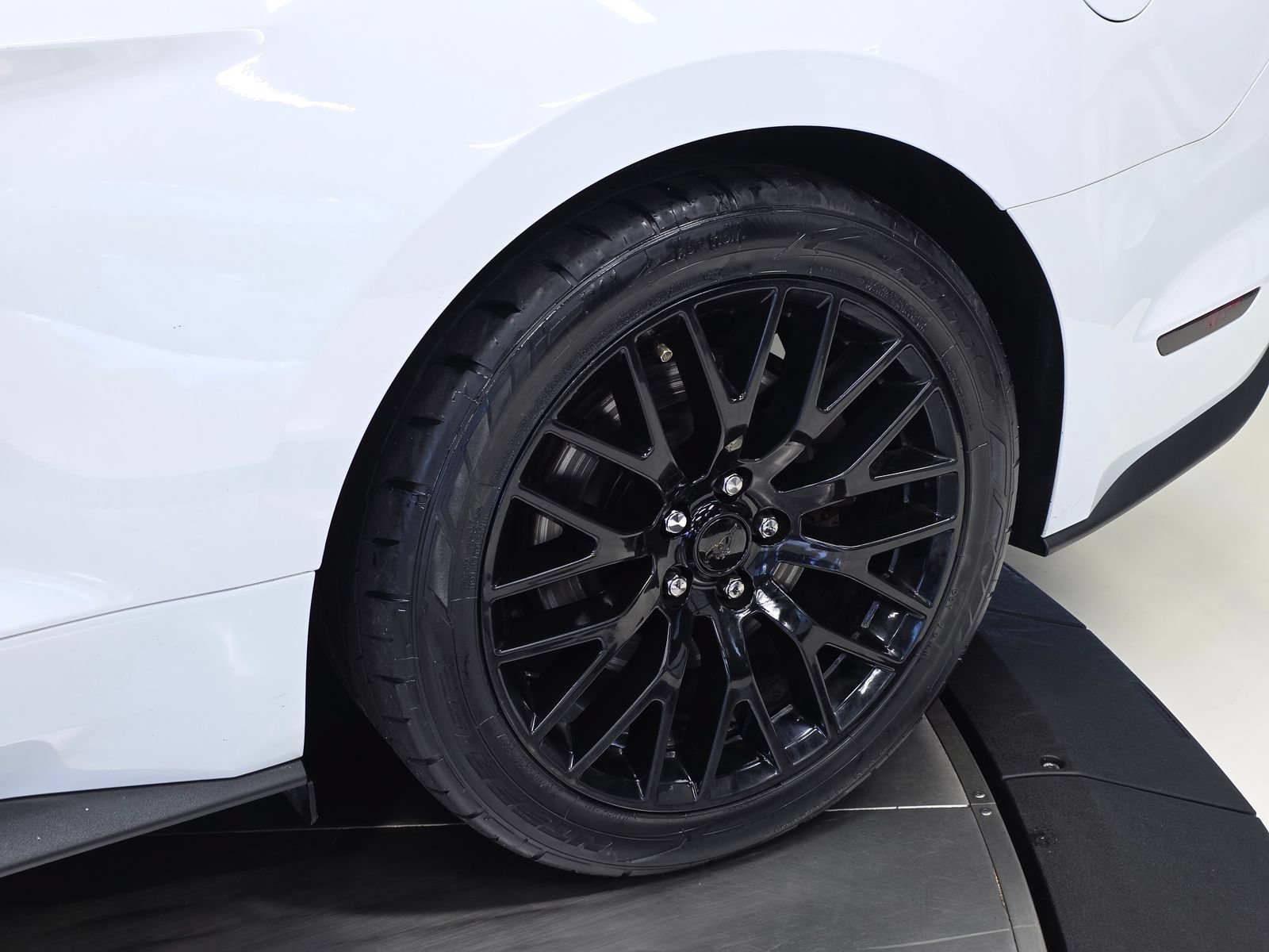 Used 2018 Ford Mustang GT Premium w/ GT Performance Package RWD image 33