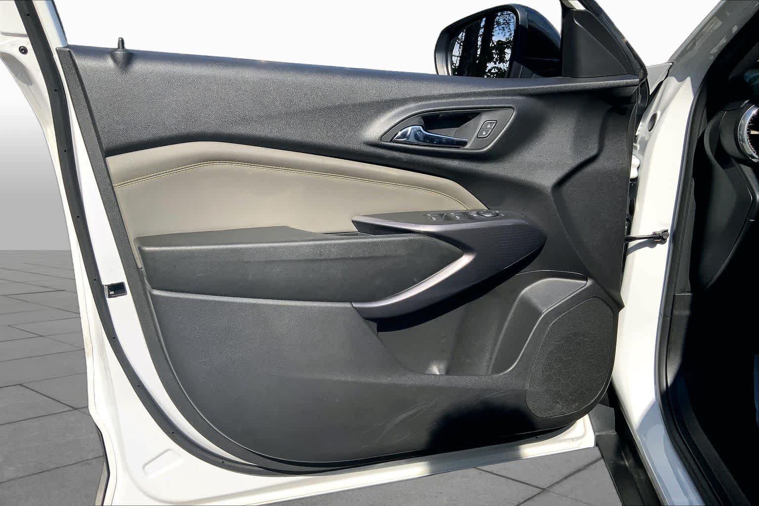 Used 2024 Chevrolet Trax ACTIV w/ Sunroof Package FWD image 22