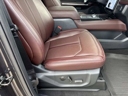 Used 2024 Ford Expedition Limited RWD image 12
